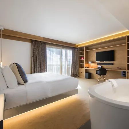 Hotel W
