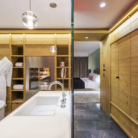 W Hotel 5*