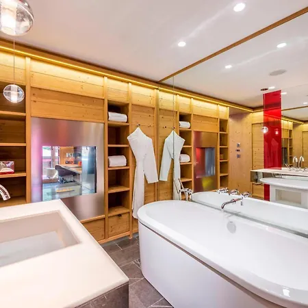 W Hotel 5*