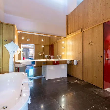 W Hotel 5*