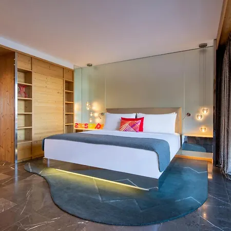 W Hotel 5*